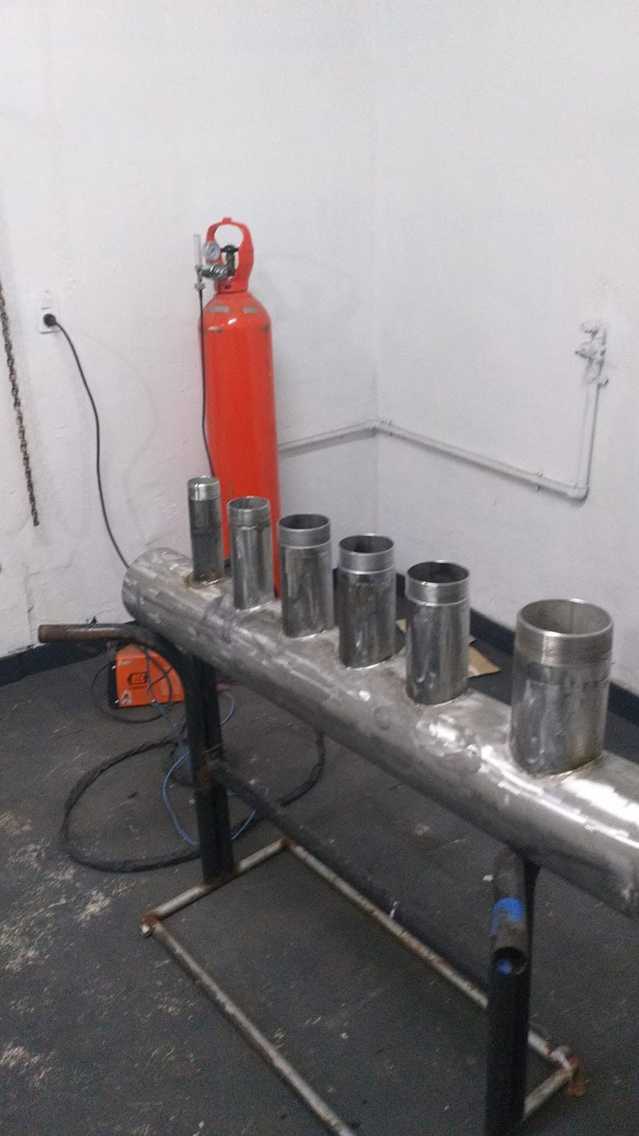 Fabricación de colector: soldadura de salidas