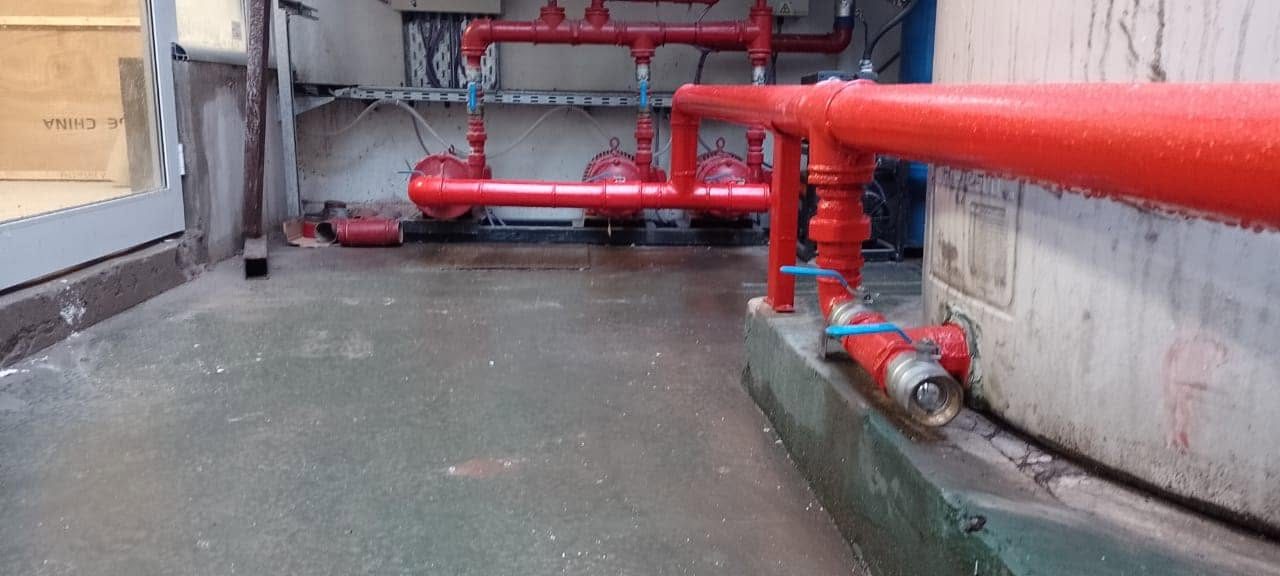 Sala de bombeo contra incendio, detalle de válvulas